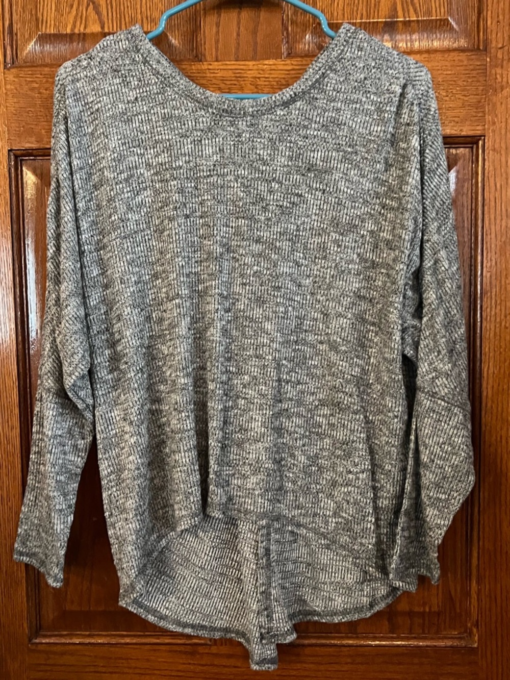 Matilda Jane Medium Gray Heathered Pullover Long Sleeve Open Back Top